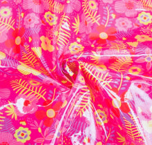 Carica l'immagine nel visualizzatore di Gallery, Tessuto laminato fantasia rosa